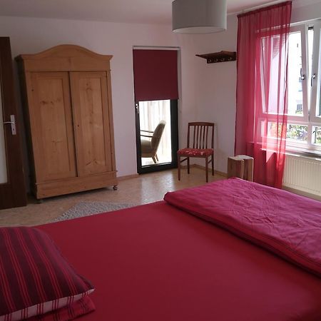 Punkrock Harbour Pension Baehr คาร์ลสรูเฮอ ภายนอก รูปภาพ