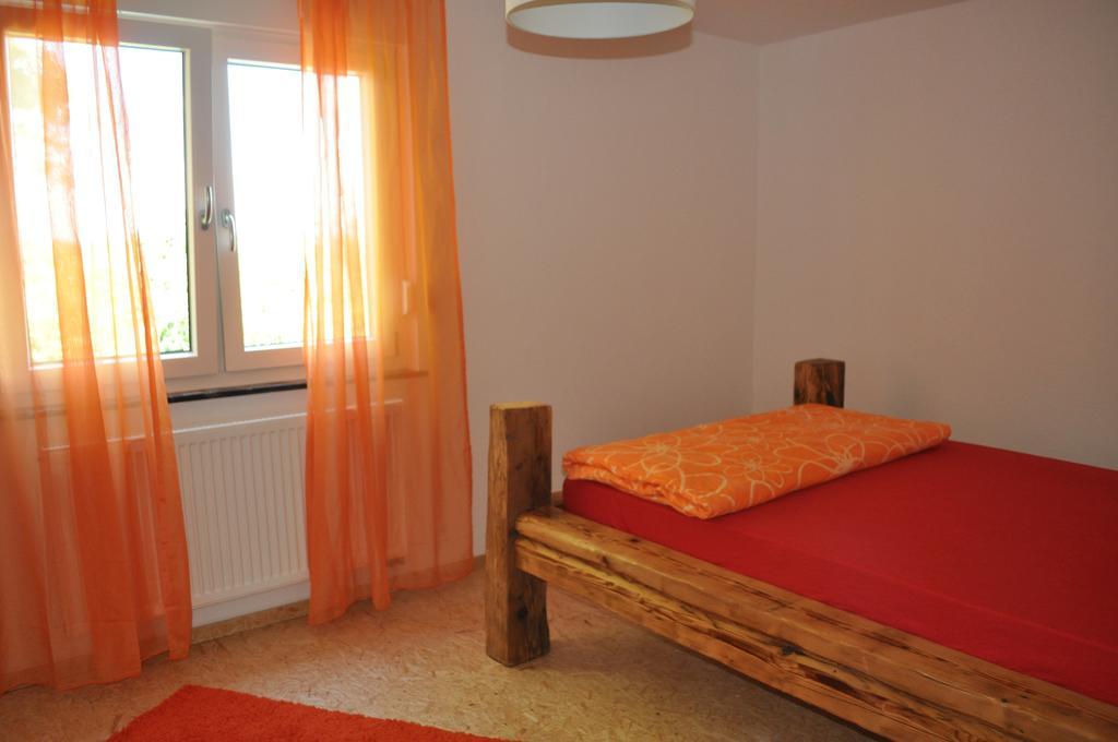 Punkrock Harbour Pension Baehr คาร์ลสรูเฮอ ภายนอก รูปภาพ