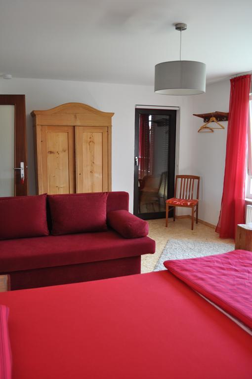 Punkrock Harbour Pension Baehr คาร์ลสรูเฮอ ภายนอก รูปภาพ
