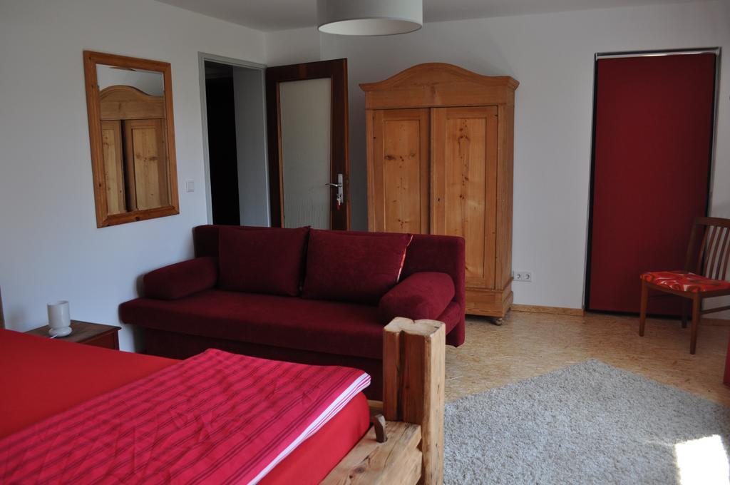 Punkrock Harbour Pension Baehr คาร์ลสรูเฮอ ภายนอก รูปภาพ