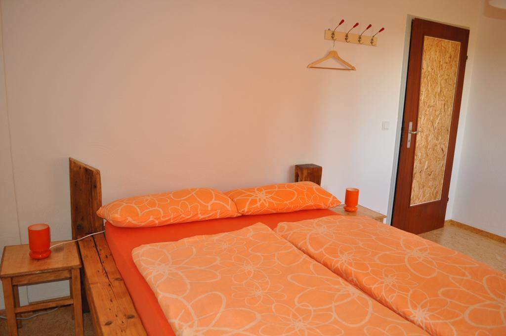 Punkrock Harbour Pension Baehr คาร์ลสรูเฮอ ภายนอก รูปภาพ