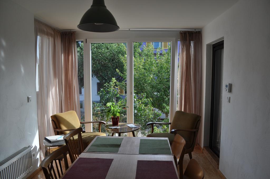 Punkrock Harbour Pension Baehr คาร์ลสรูเฮอ ภายนอก รูปภาพ