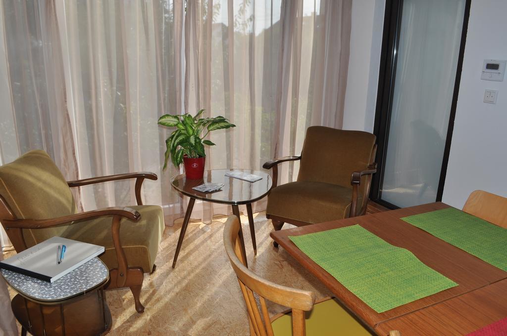 Punkrock Harbour Pension Baehr คาร์ลสรูเฮอ ภายนอก รูปภาพ